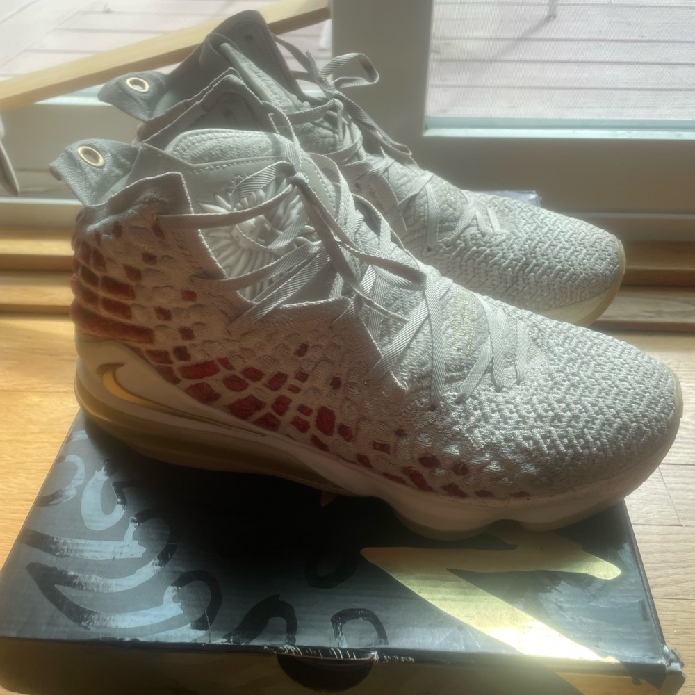Nike LeBron XVII PRM Box - Desert Sand / Metallic Gold